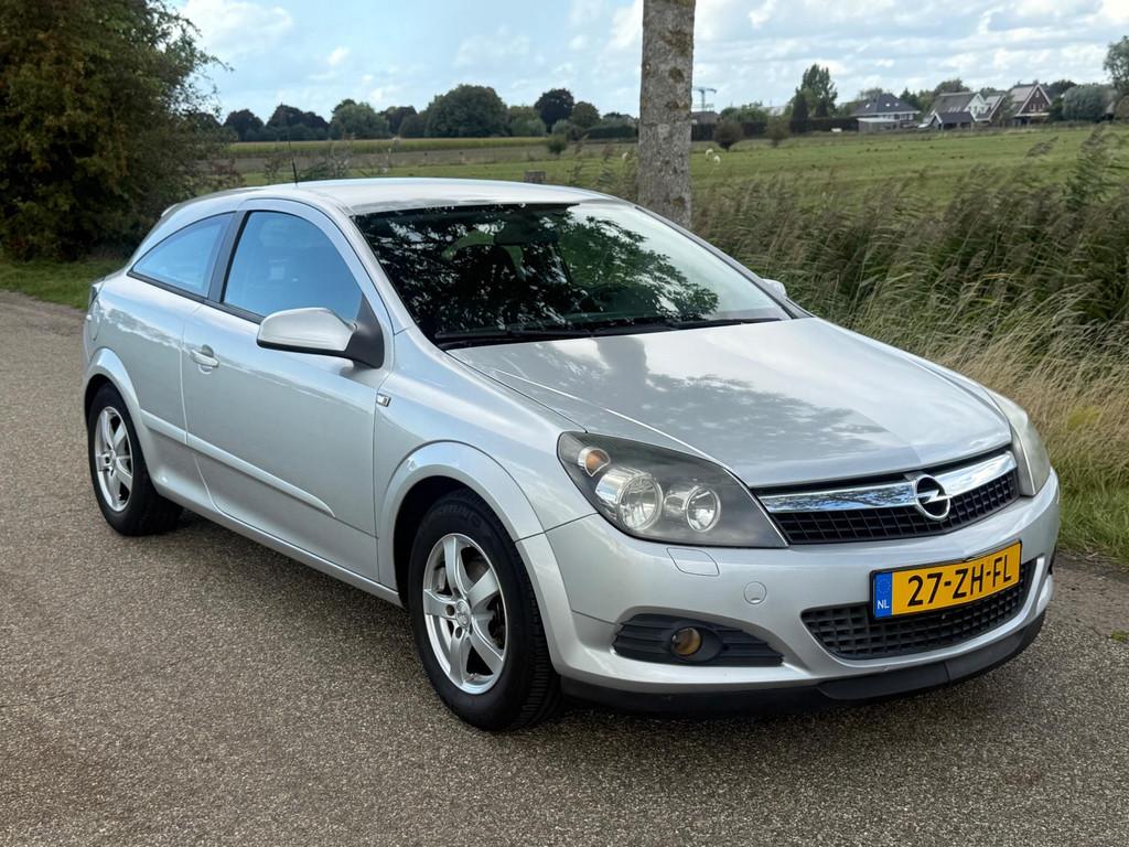 Opel Astra GTC 1.6 Temptation Airco NAP APK 09-2026, Voorwielaandrijving, Gebruikt, Zwart, 4 cilinders