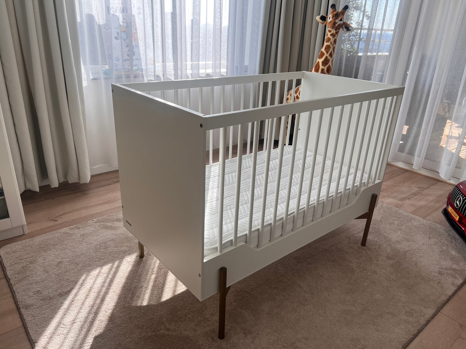 Complete stijlvolle Kidsmill Boutique babykamer Wit / Brass, Ophalen, Zo goed als nieuw, Ledikant