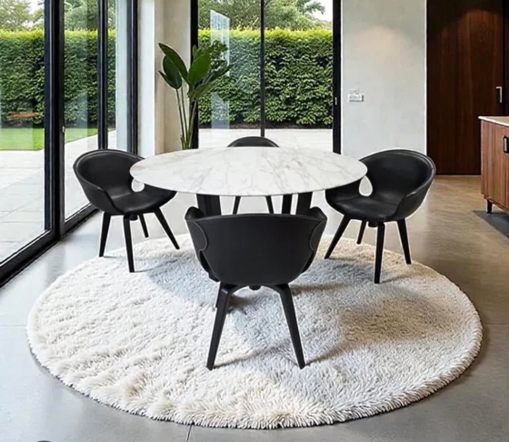 Poltrona Frau dining table round 150cm Calacatta Oro (goud)