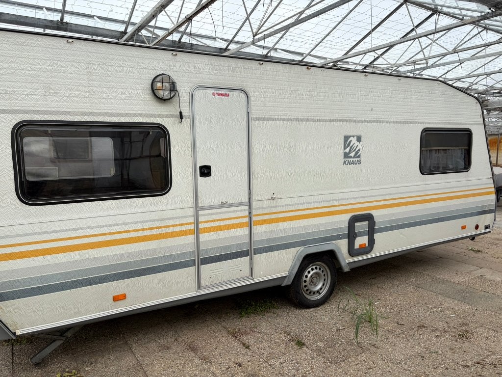 Knaus (8804) Sudwind 530 TK Schadecaravan voor festvals, Caravans en Kamperen, Caravans, Openslaande ramen, Bedrijf, 750 - 1000 kg