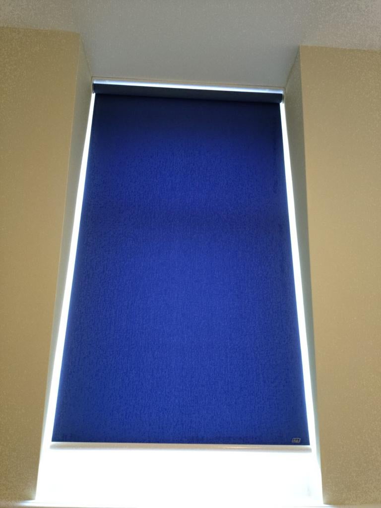 2x Luxaflex Rolgordijnen Blauw - verduisterend, Ophalen, Gebruikt, Blauw, 50 tot 100 cm