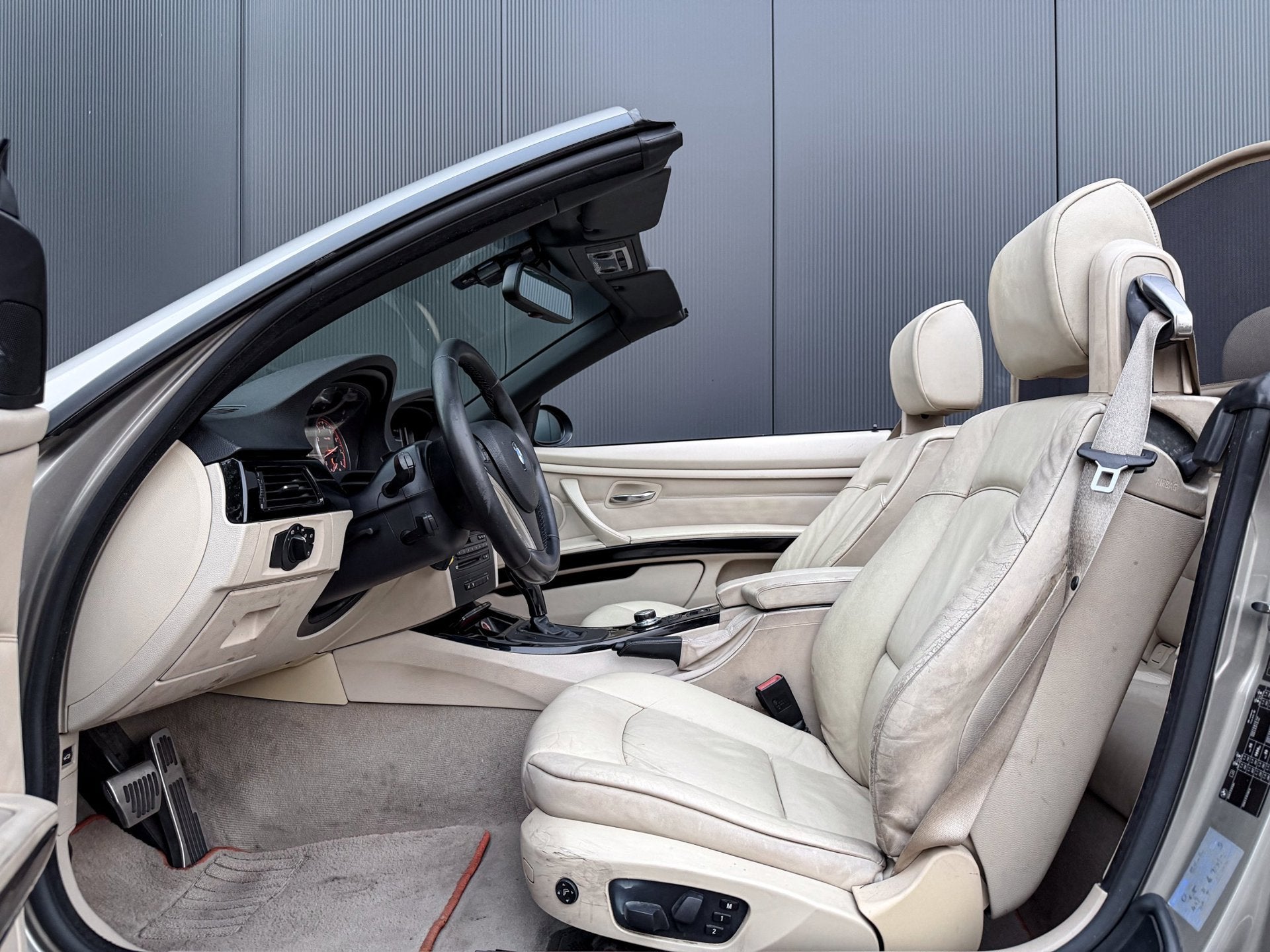 BMW 3-serie Cabrio 335i M-SPORT AUT 306 PK CARPLAY/LEDER/LOG, Automaat, Achterwielaandrijving, Gebruikt, Beige