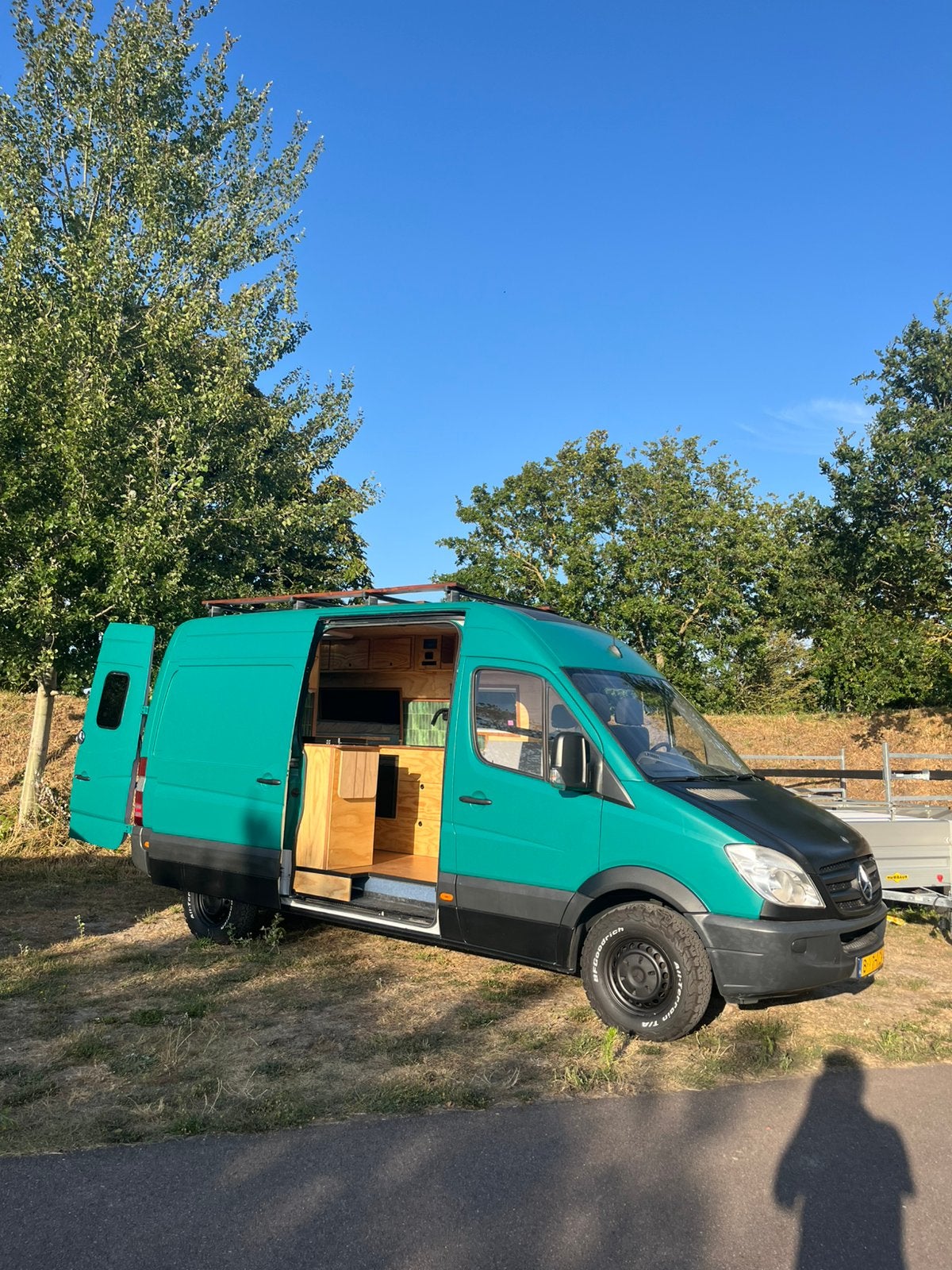 Unieke Off-Grid (surf) Camper Mercedes Sprinter 219 V6, Automaat, Buscamper of Camperbus, Mercedes-Benz, Diesel