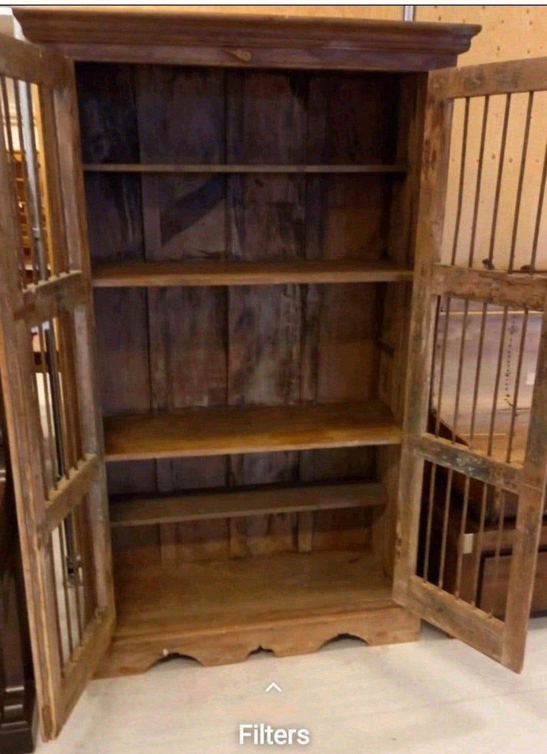 Oude Indiase kast met metalen spijlen

Hoogte 189

Breedte 1, Ophalen, Gebruikt