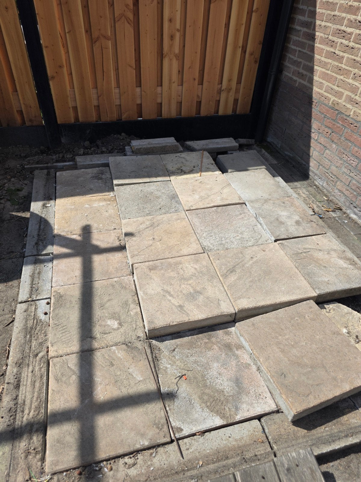 gratis  beton tegels  +/- 60 vierkante meter, Tuin en Terras, Ophalen, Gebruikt, Beton, Terrastegels