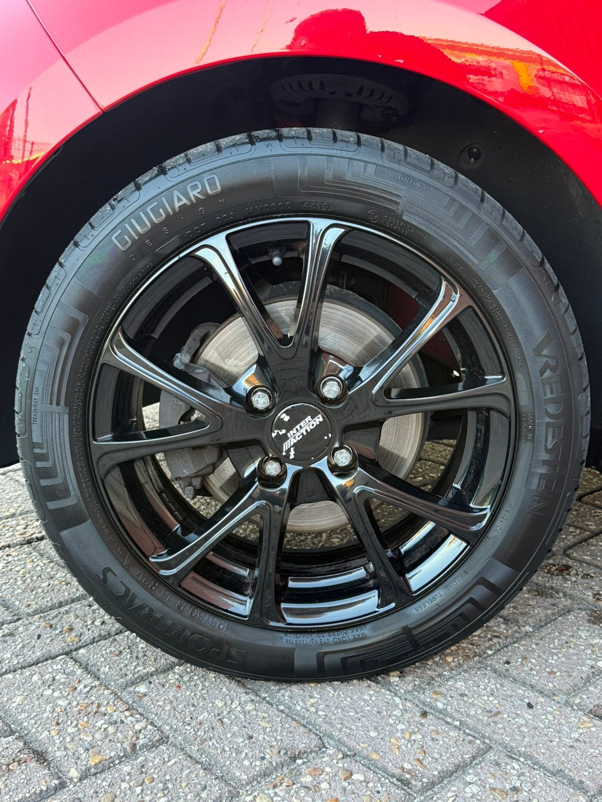 Foto 6 van Volkswagen up! 1.0 44KW/60PK 5-DRS 2014 Rood