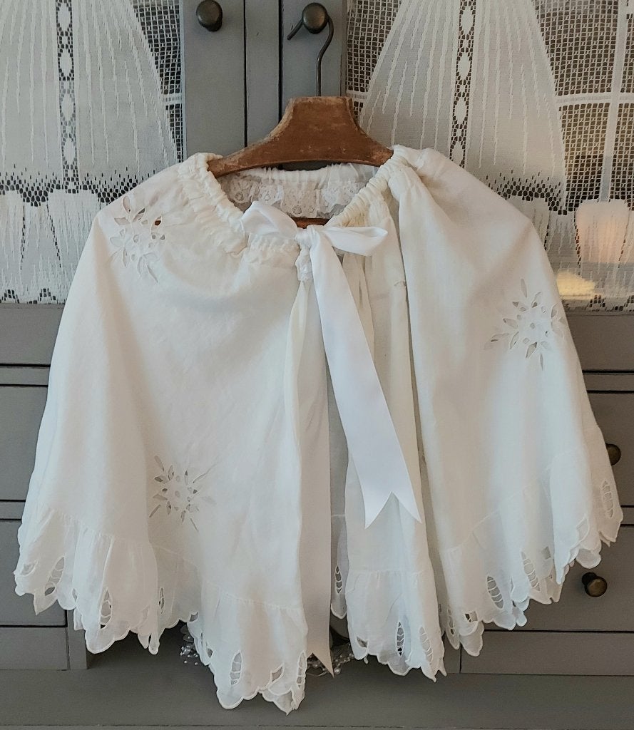 OUDE BRODERIE DAMES SCHOUDERCAPE,LINTSLUITING,VOOR PASPOP!, Ophalen, Dames, Vintage antiek oud