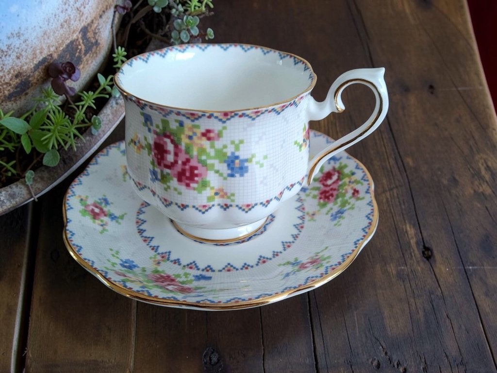 Royal Albert Petit Point, Ophalen of Verzenden