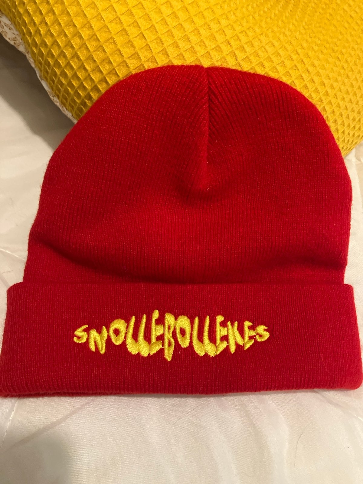Rode Snollebollekes Muts - Zo goed als nieuw, Kleding | Heren, Ophalen of Verzenden, Zo goed als nieuw, One size fits all, Pet