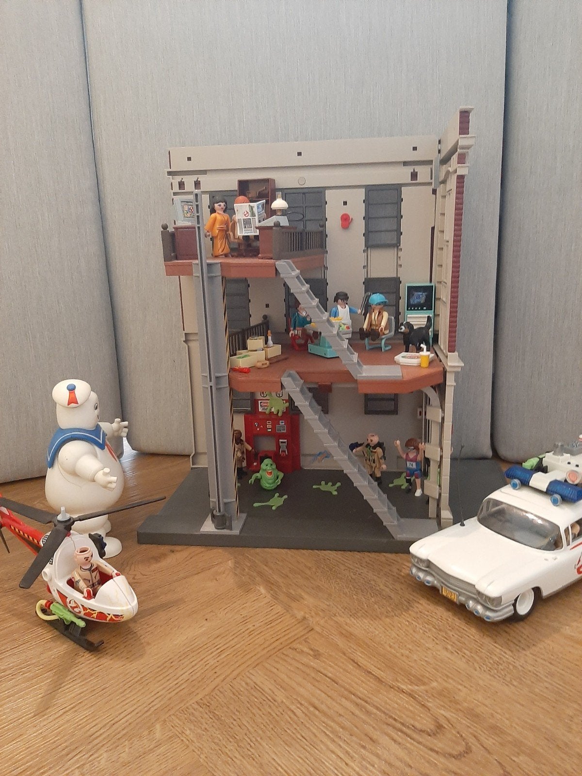 Playmobil Ghostbusters Brandweerkazerne, Ecto 1, helikopter., Ophalen, Gebruikt