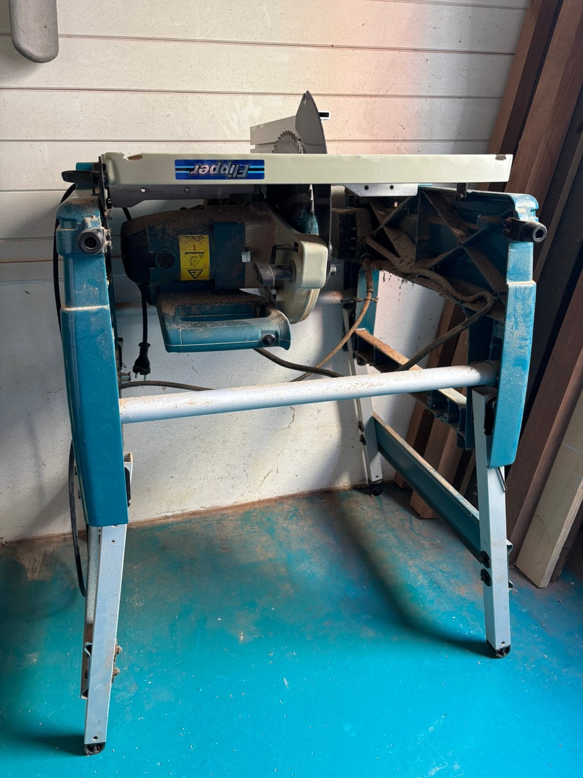 Makita LF100 flip over zaagtafel, Ophalen, 70 mm of meer, Overige typen, Zo goed als nieuw
