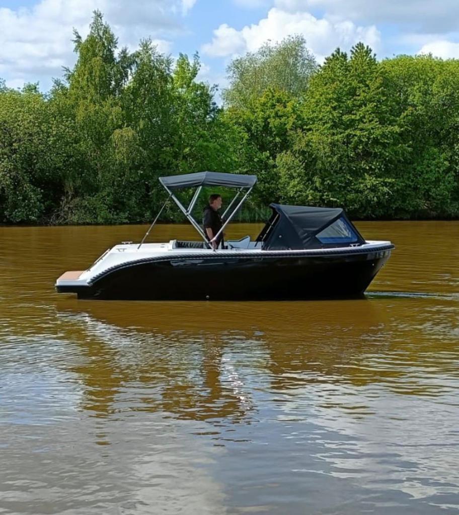 Silveryacht silver 655, Watersport en Boten, Sloepen, Tender, Zo goed als nieuw, Benzine, Trailer