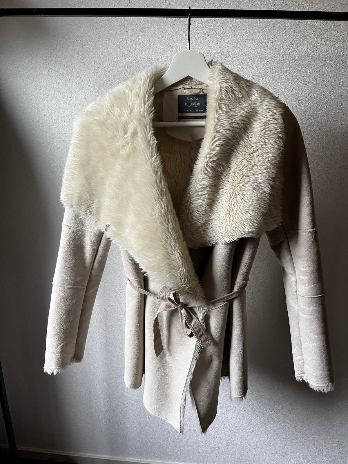 Vintage look Bershka winterjas met teddy voering - Maat S, Verzenden, Gedragen, Maat 36 (S), Beige