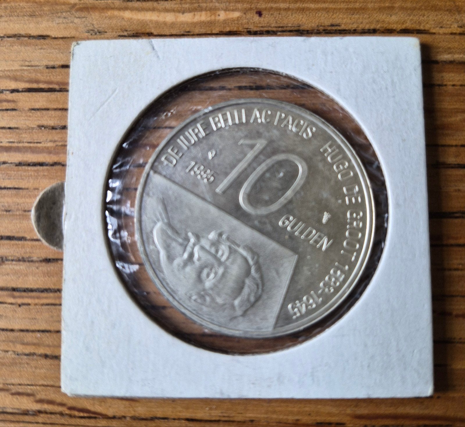 Hugo de Groot 10 gulden zilveren munt 1995 in mapje, Postzegels en Munten, Munten | Nederland, Ophalen of Verzenden, Koningin Beatrix