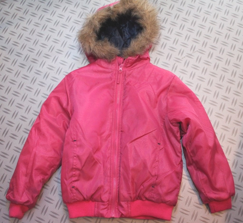 Roze jas, capuchon en een bontrandje. Maat 110/116 NIEUW, Ophalen of Verzenden, Nieuw, Meisje, Jas