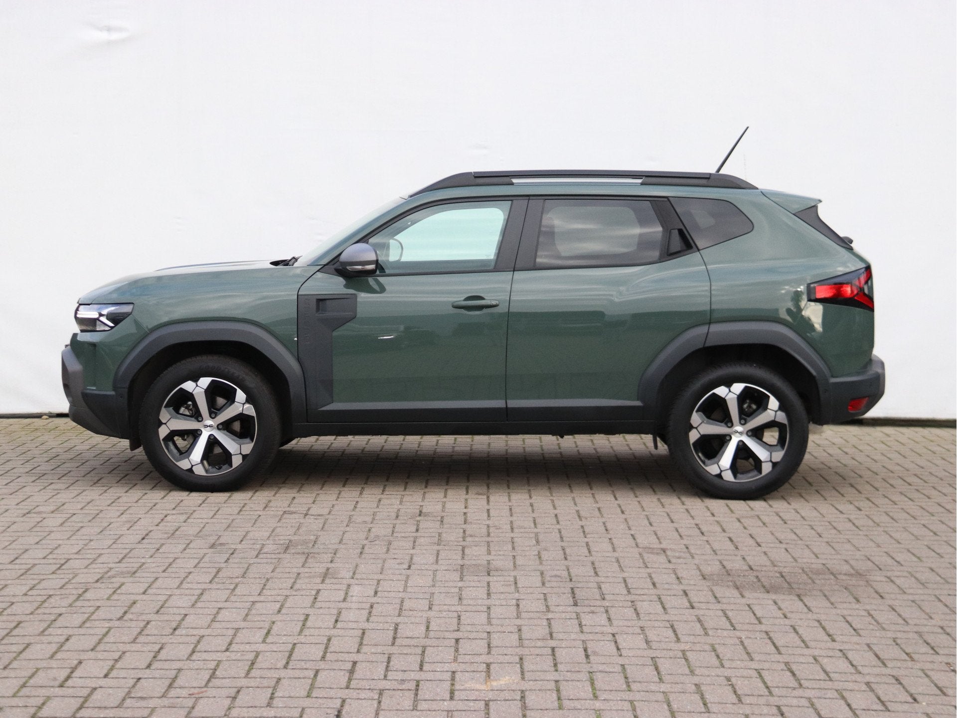 Dacia Duster 1.6 Hybrid 140 Journey AUTOMAAT / NAVI / ALLE O, Auto's, Dealer onderhouden, Stof, Gebruikt, 4 cilinders
