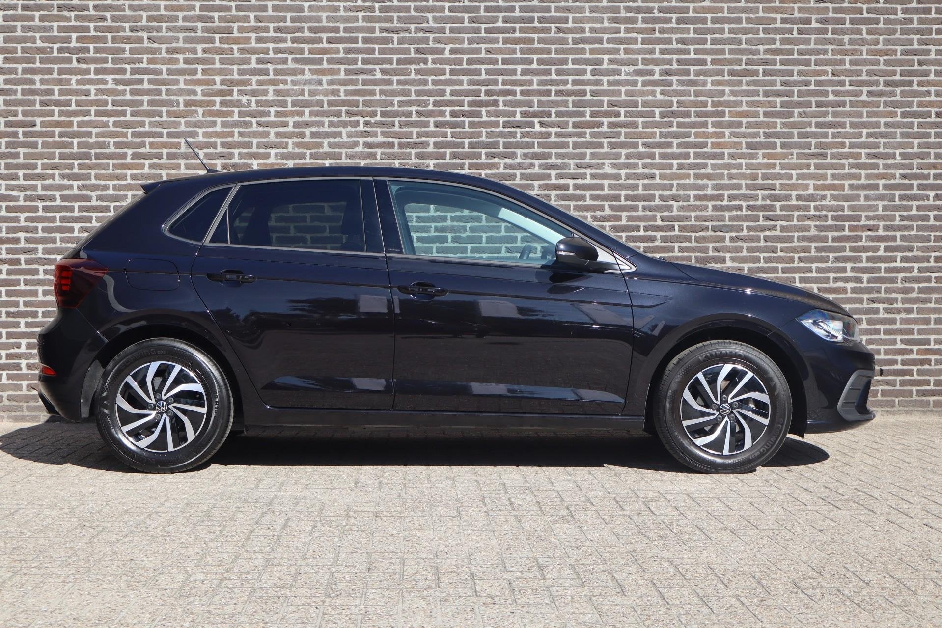 Volkswagen Polo 1.0 TSI 95pk Life Edition | Achteruitrijcame, Auto's, Voorwielaandrijving, 12 maanden, Stof, Zwart