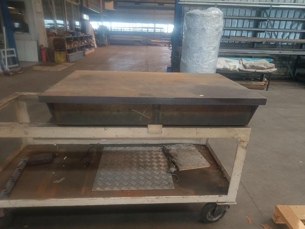 Zware stalen vlaktafel, Ophalen, Gebruikt, 120 tot 170 cm