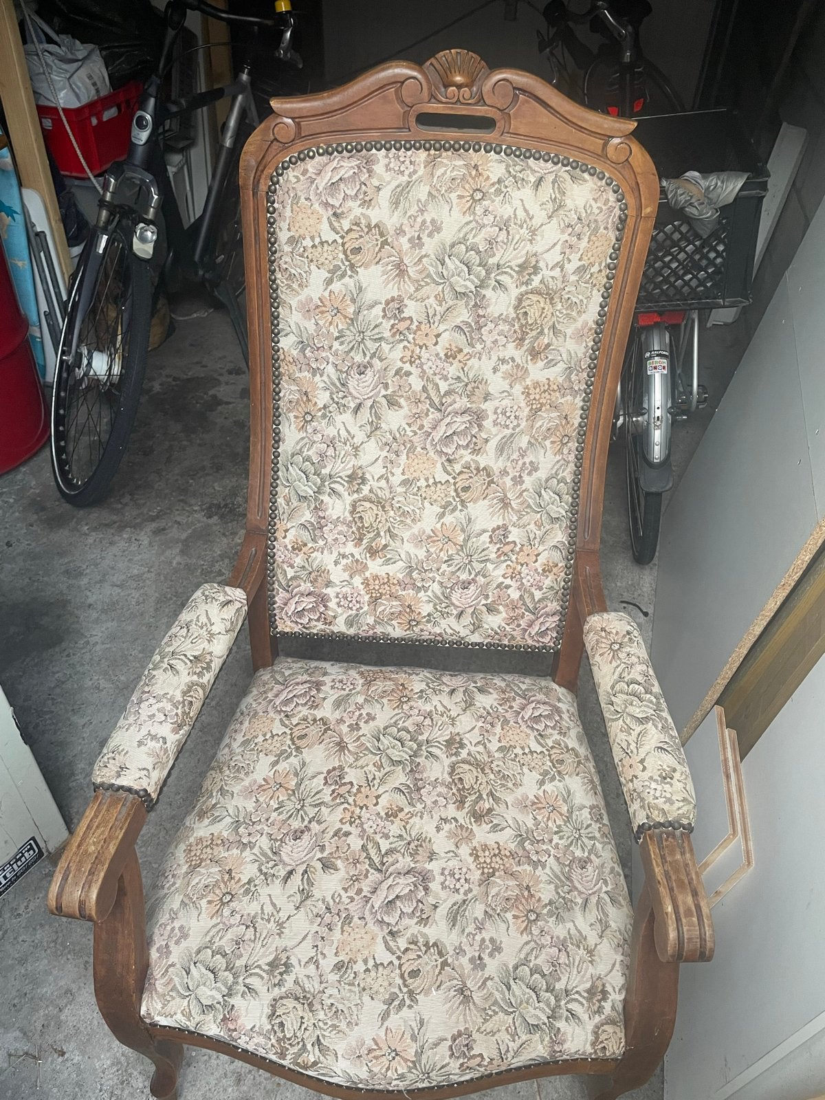 Antieke fauteuil met bloemenprint en houten frame, Ophalen of Verzenden