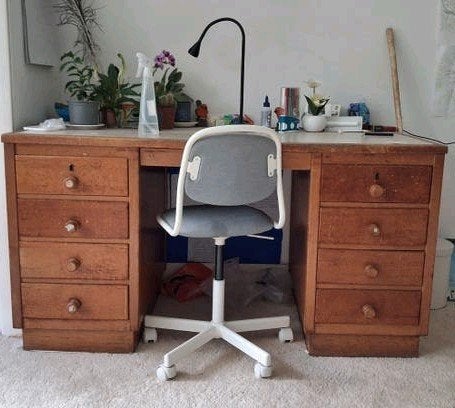 Oud houten bureau met 8 lades., Ophalen, Gebruikt