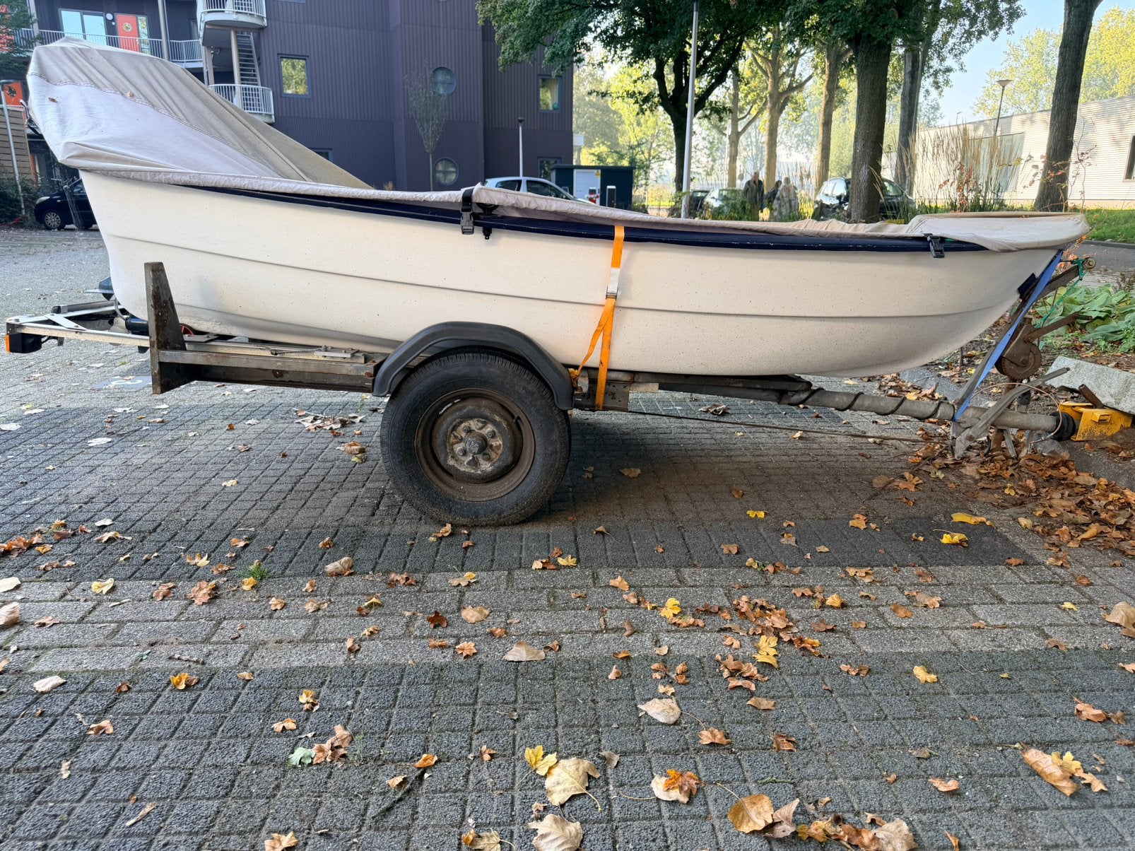 Boot met aanhanger en motor, Watersport en Boten, Ophalen, Zo goed als nieuw, Polyester, Buitenboordmotor