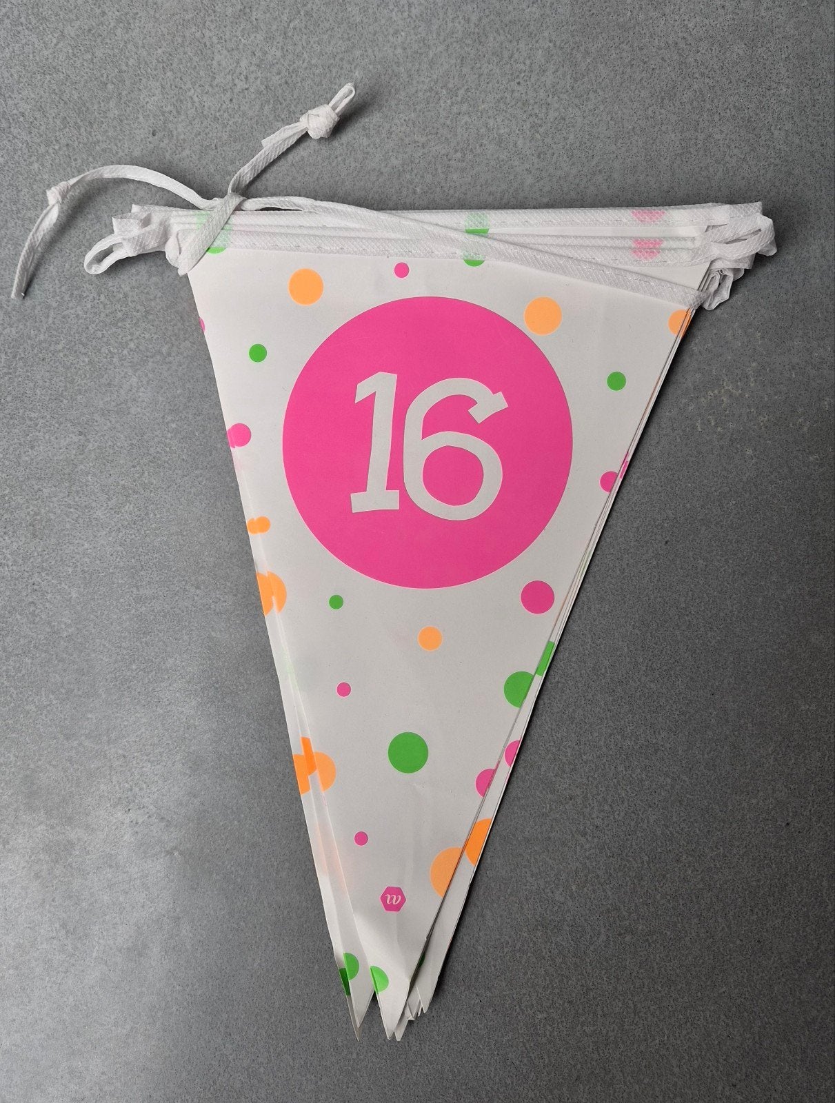 Vlaggetjes 16 jaar, Ophalen of Verzenden, Gebruikt