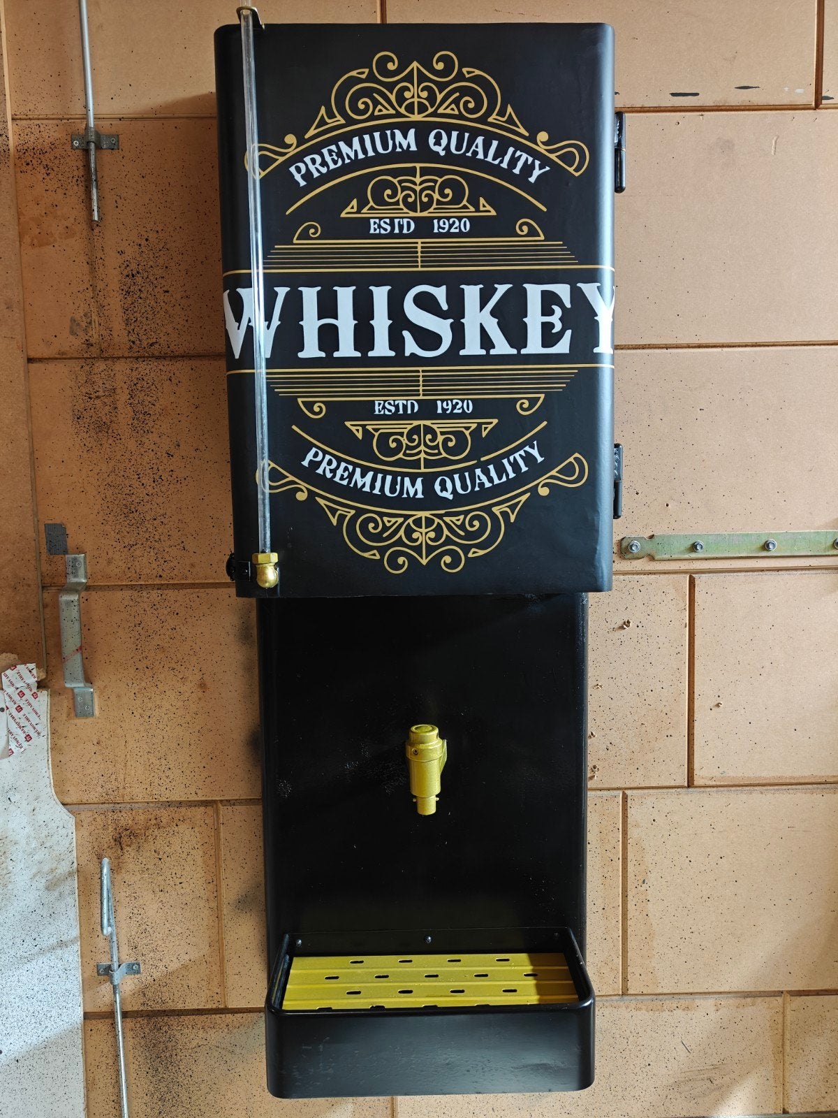 Oliebar / Drankdispenser - Auto materialen - Leuk cadeau, Gebruikt, Meerkleurig, Ophalen of Verzenden, Metaal