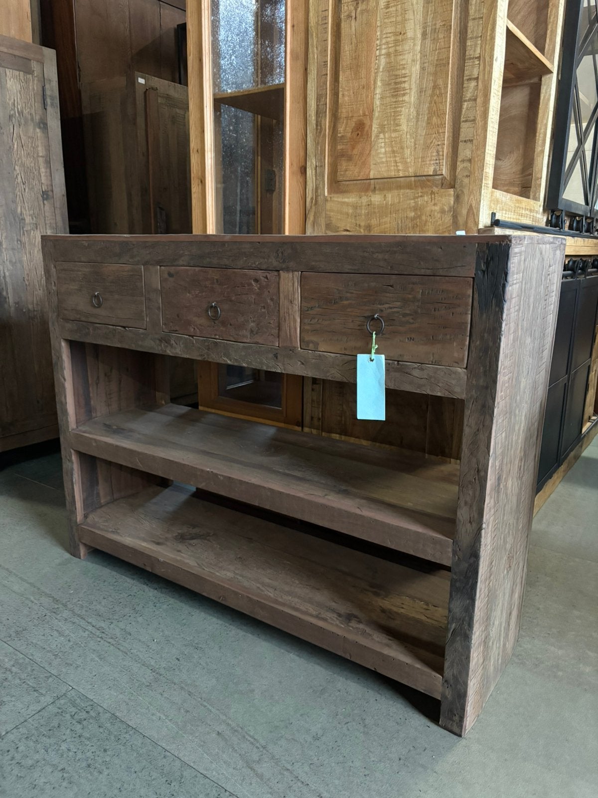 Oud hout dressoir robuuste uitstraling, Ophalen, 100 tot 150 cm, Hoevesteenwijkerwold@gmail.com, Hesselingendijk 1, 8341TP Steenwijkerwold
