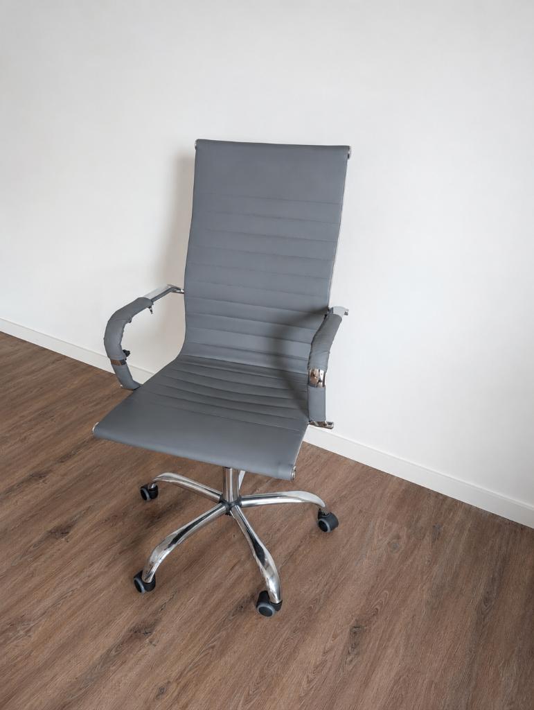 Design bureaustoel grijs met chroom – Eames stijl, Ophalen, Gebruikt, Grijs, Bureaustoel