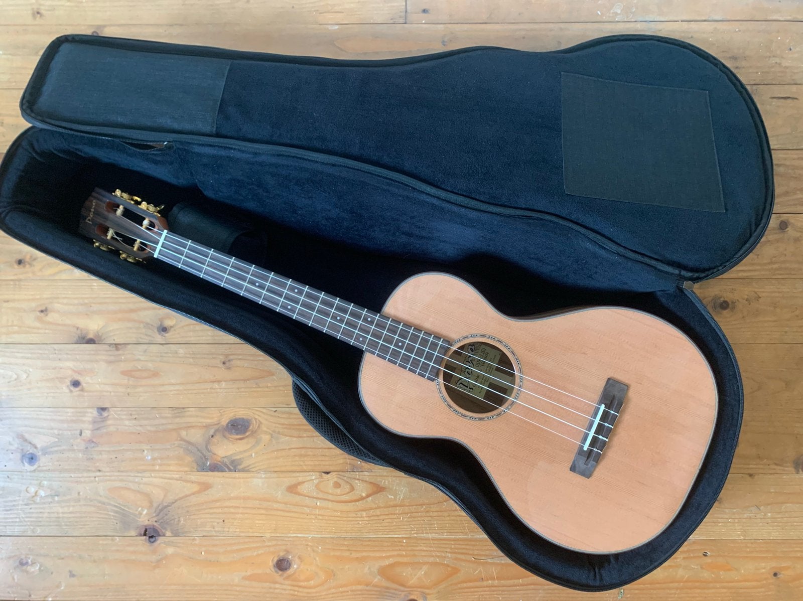 PONO ULN4-1 bariton ukelele, Ophalen, Zo goed als nieuw, Ukelele