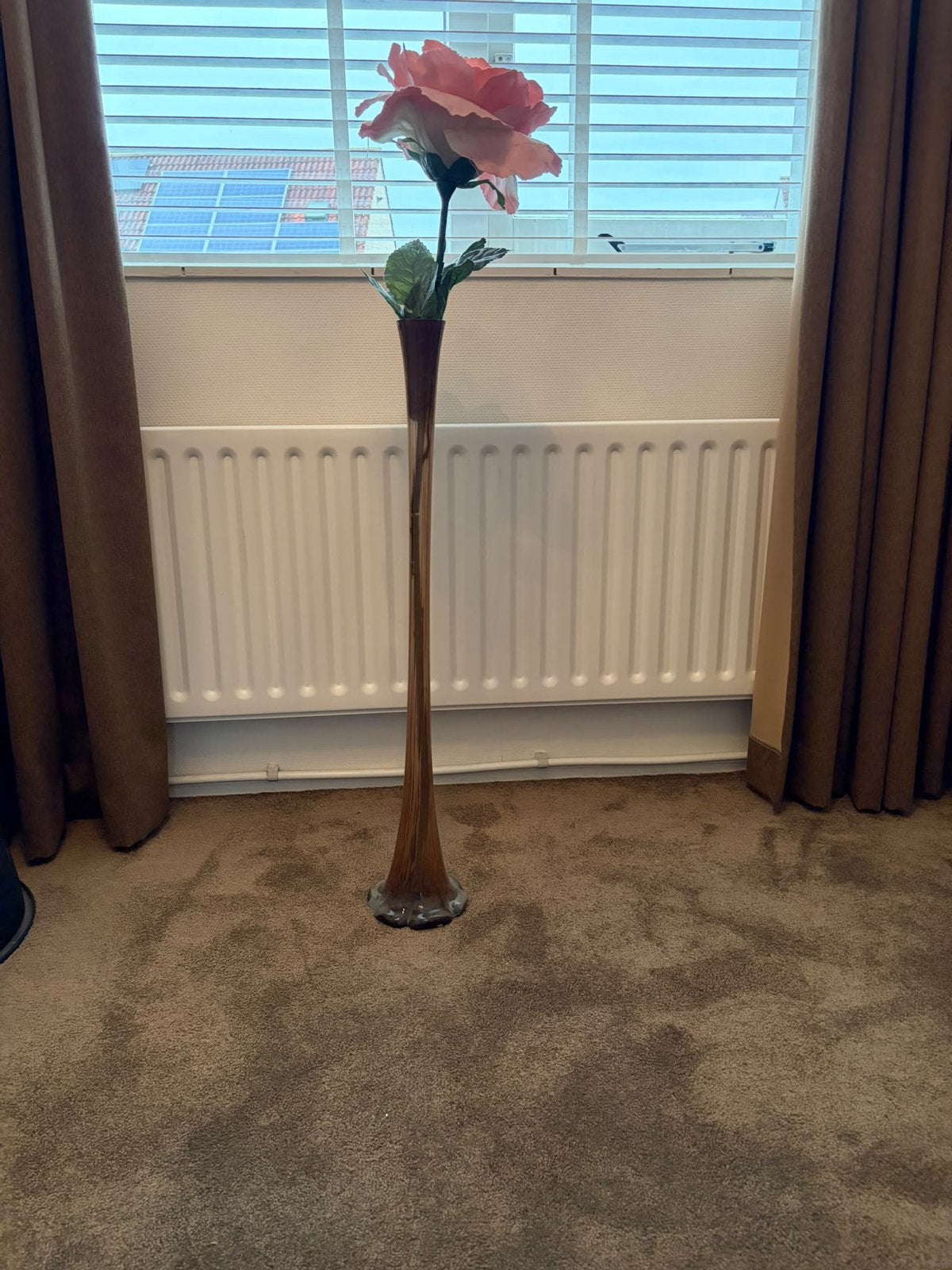 Hoge glazen vaas met kunstbloem - Bruin/Roze, Ophalen, Bruin, Inclusief decoratie, Glas