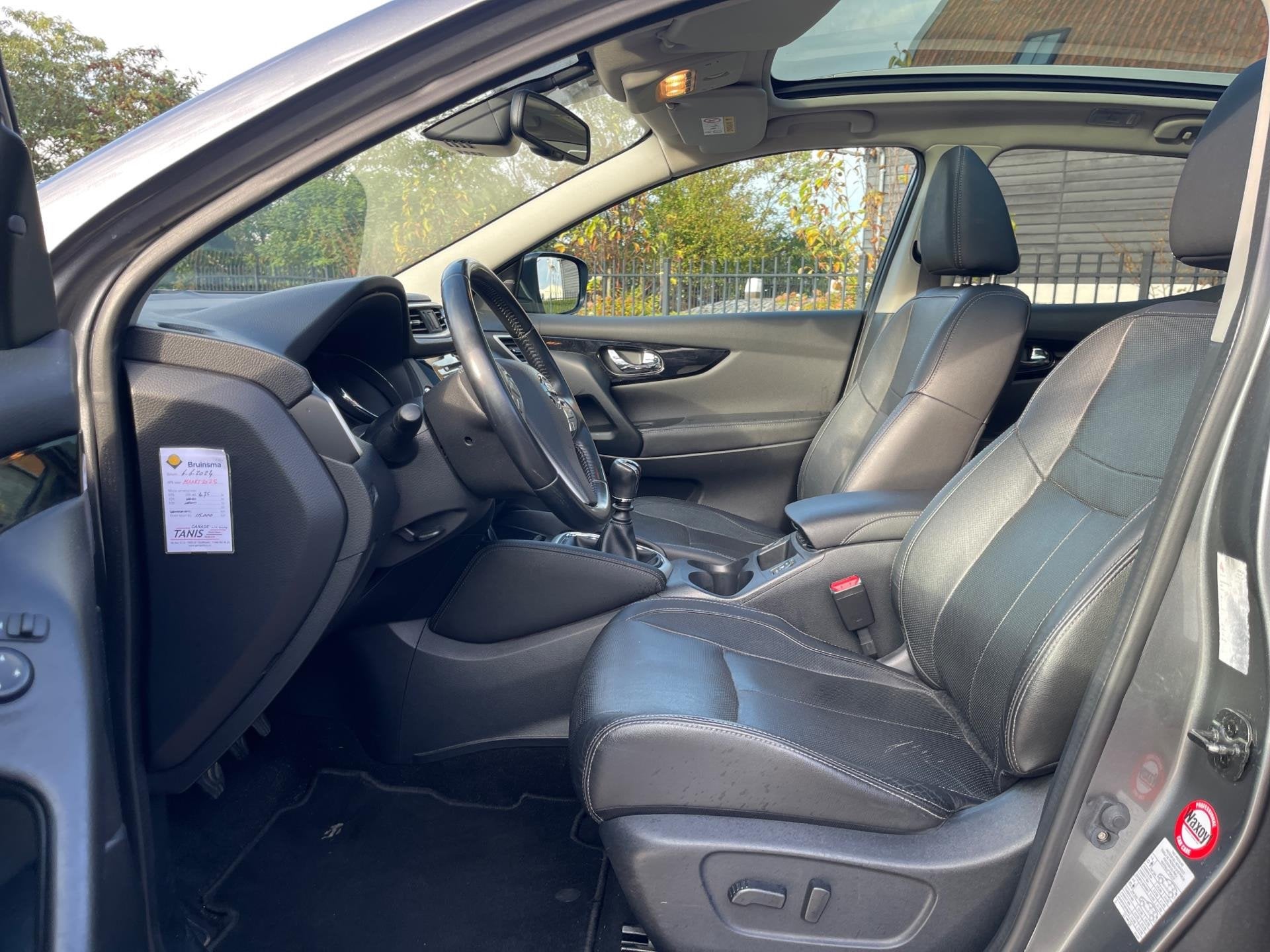 Nissan Qashqai 1.2 Premier Edition PANORAMADAK LEER 360"CAME, Auto's, Gebruikt, Zwart, 4 cilinders, 116 pk