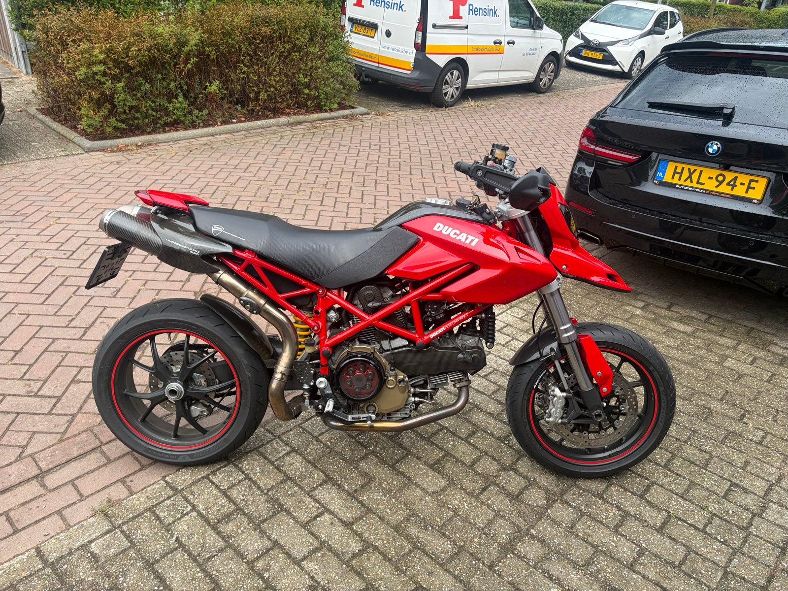 Ducati Hypermotard met veel carbon delen, 2 cilinders, Sportuitlaat, Motorrijbewijs A, Gebruikt