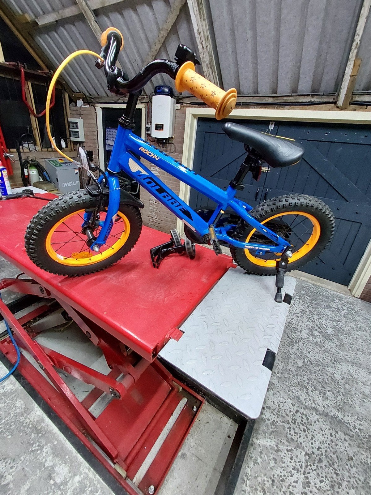 Volare Rocky 14 inch kinderfiets met zijwieltjes, Ophalen, Terugtraprem, Zijwieltjes, Gebruikt