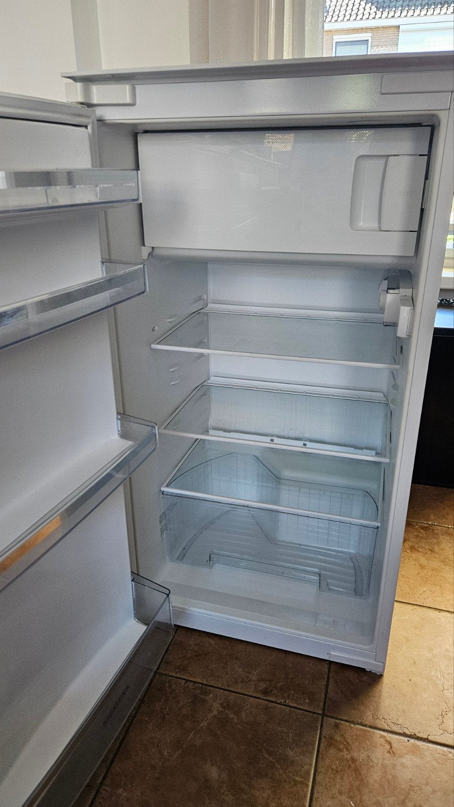 Siemens inbouw (102) koelkast (sleepdeur) met vriesvak, 60 cm of meer, 100 tot 150 liter, Zo goed als nieuw, Met vriesvak