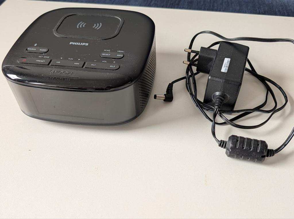 Wekker radio., Ophalen of Verzenden, Zo goed als nieuw, Digitaal