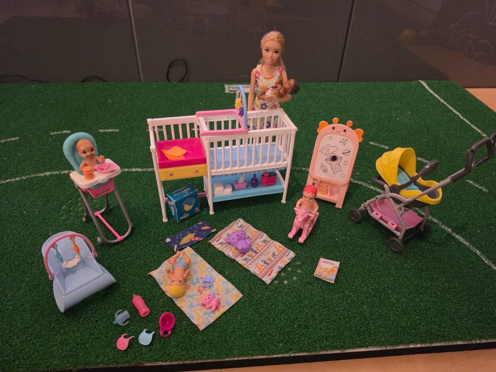 Barbie babyverzorgingsset / creche, Kinderen en Baby's, Ophalen, Zo goed als nieuw, Barbie