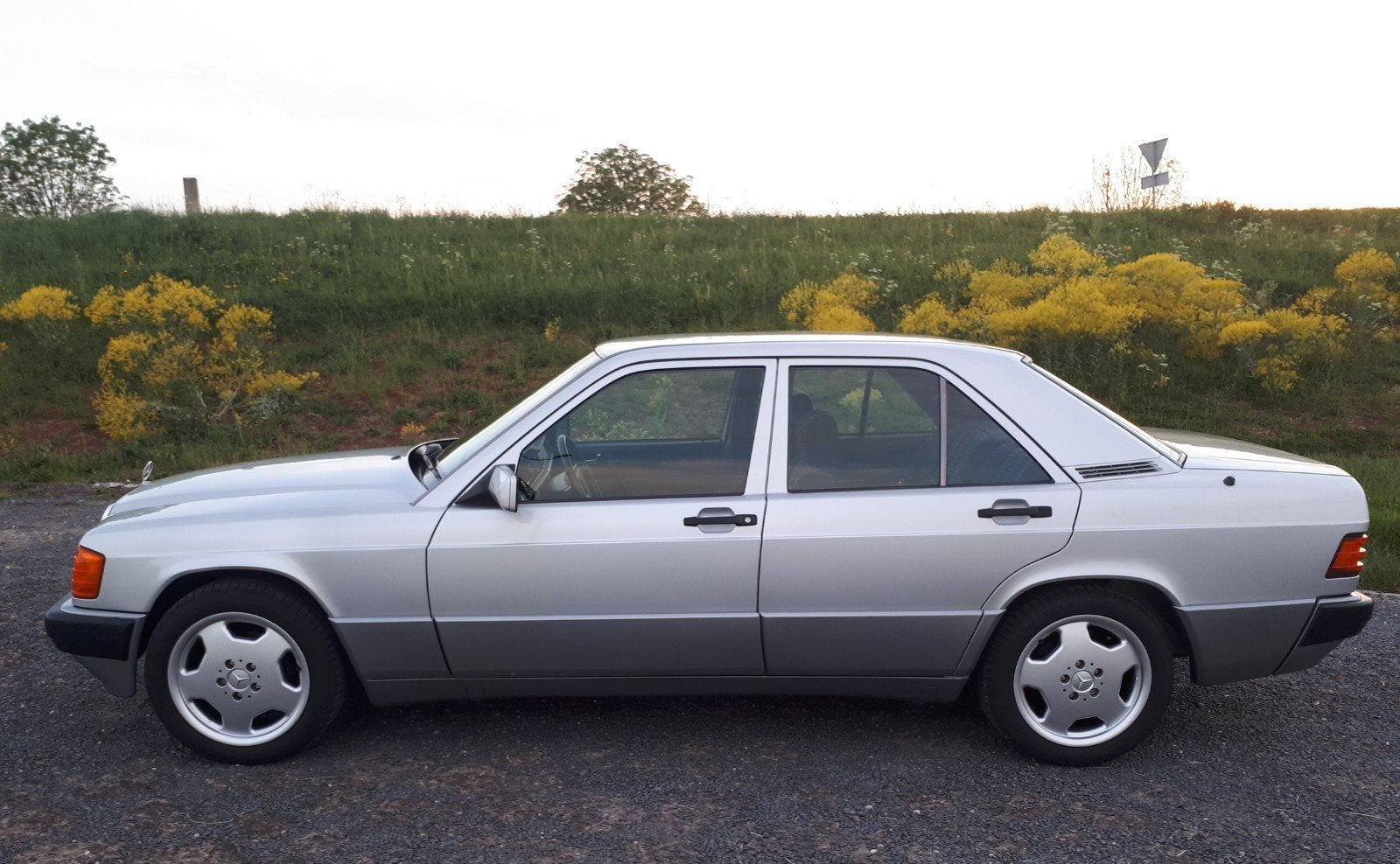 Mercedes-Benz 190-Serie 2.0 E K6 1991 Grijs, Auto's, Verwarmde buitenspiegels, 4 cilinders, 49 €/maand, Handgeschakeld