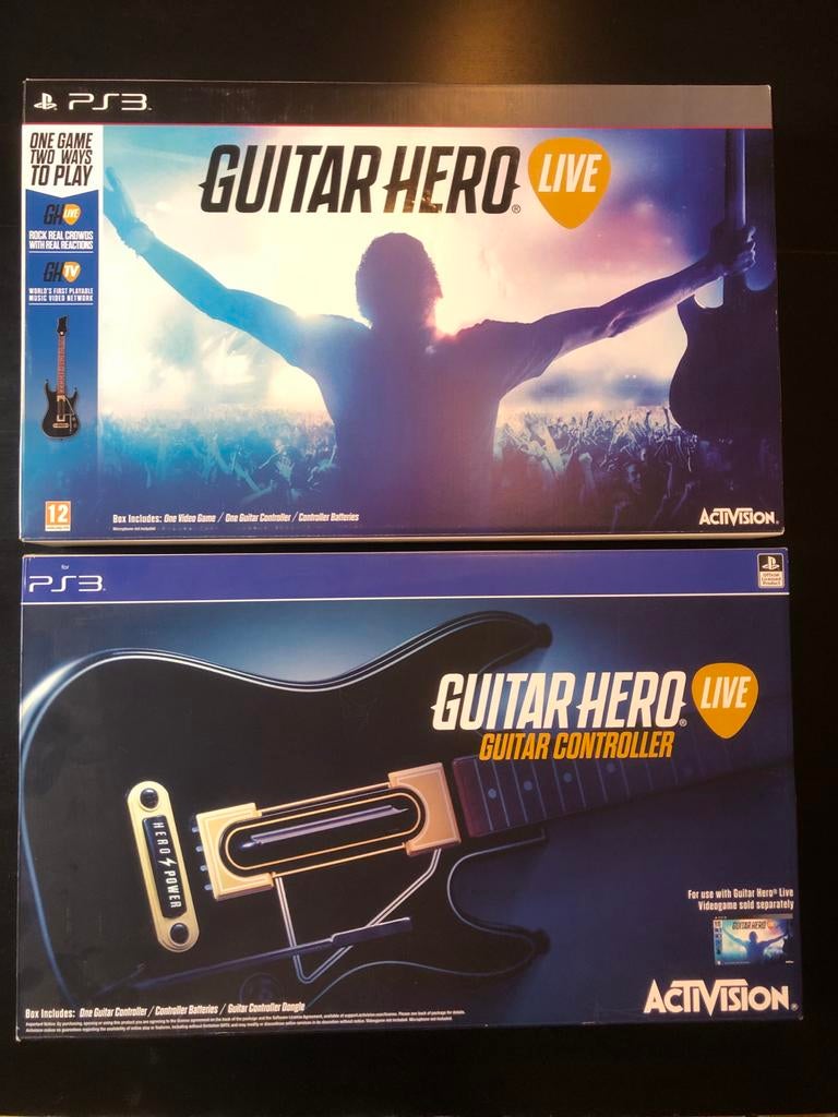 2 Guitar Hero gitaren met dongels en spel voor PS3, Spelcomputers en Games, Muziek, Gebruikt, 2 spelers, Eén computer