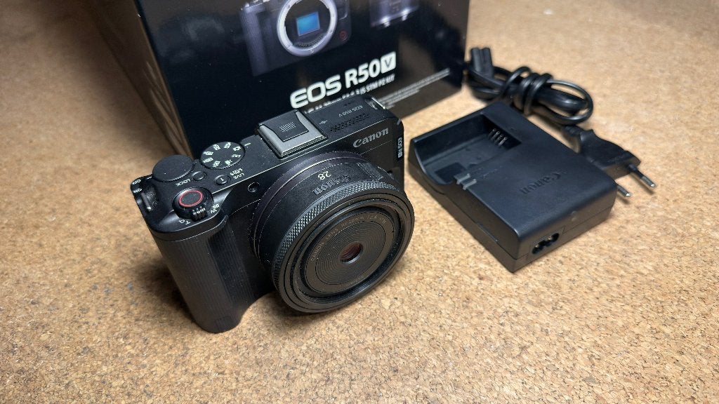 Canon EOS R50V + Canon RF 28mm f/2.8 STM, Ophalen, Handleiding, Canon, Zo goed als nieuw