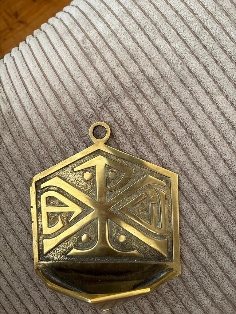 Vintage messing wijwaterbakje met Christusmonogram, Antiek en Kunst, Ophalen of Verzenden