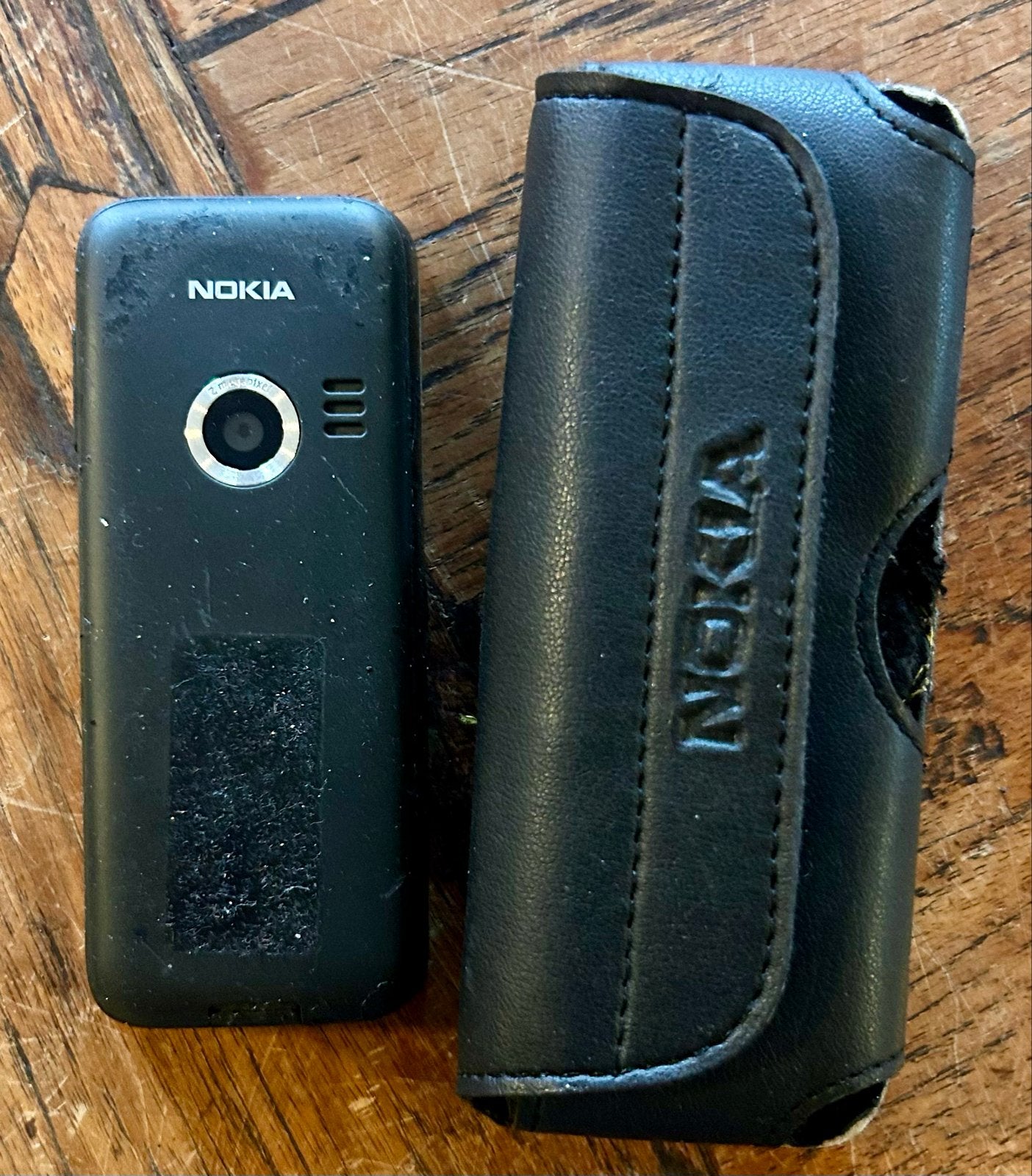 Nokia 1616 en Samsung E1150 - Klassieke Mobiele Telefoons, Telecommunicatie, Gebruikt, Zwart, Fysiek toetsenbord, Ophalen of Verzenden