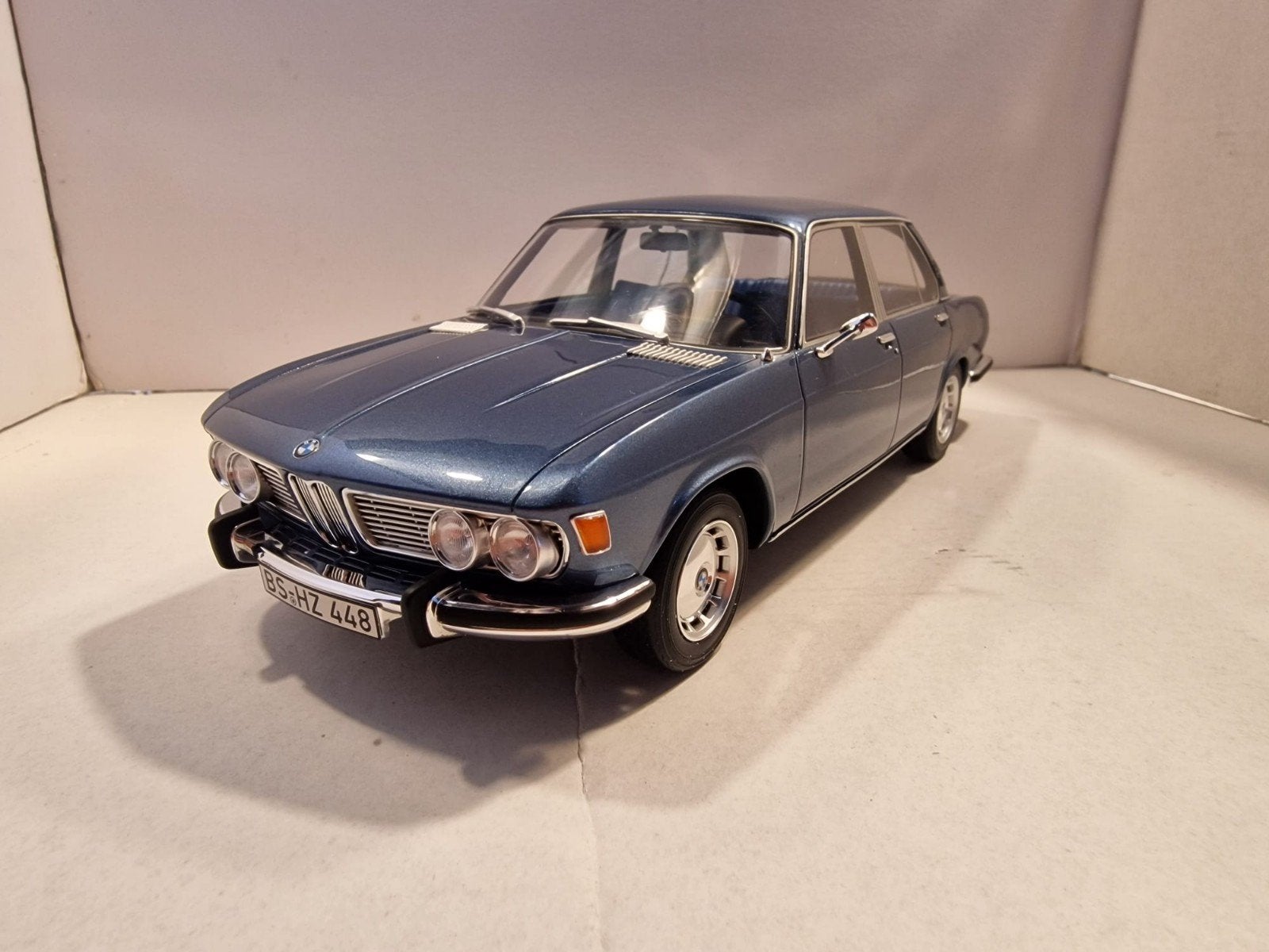 BMW 2500 E3 BoS-models 1:18 in ovp, Hobby en Vrije tijd, Modelauto's | 1:18, Ophalen of Verzenden, Zo goed als nieuw, Auto, Overige merken