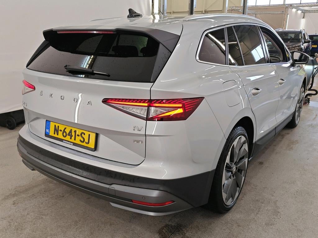 Skoda Enyaq iV 80 204pk | SOH 92% | Trekhaak | Family | Comf, Achterwielaandrijving, Gebruikt, Zwart, 24 maanden