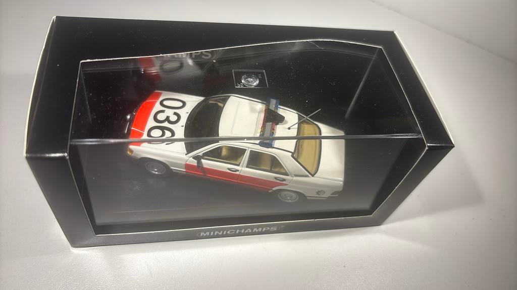 mercedes benz 190E rotterdam city police 1988 minichamps, Hobby en Vrije tijd, Modelauto's | 1:43, Auto, Ophalen of Verzenden