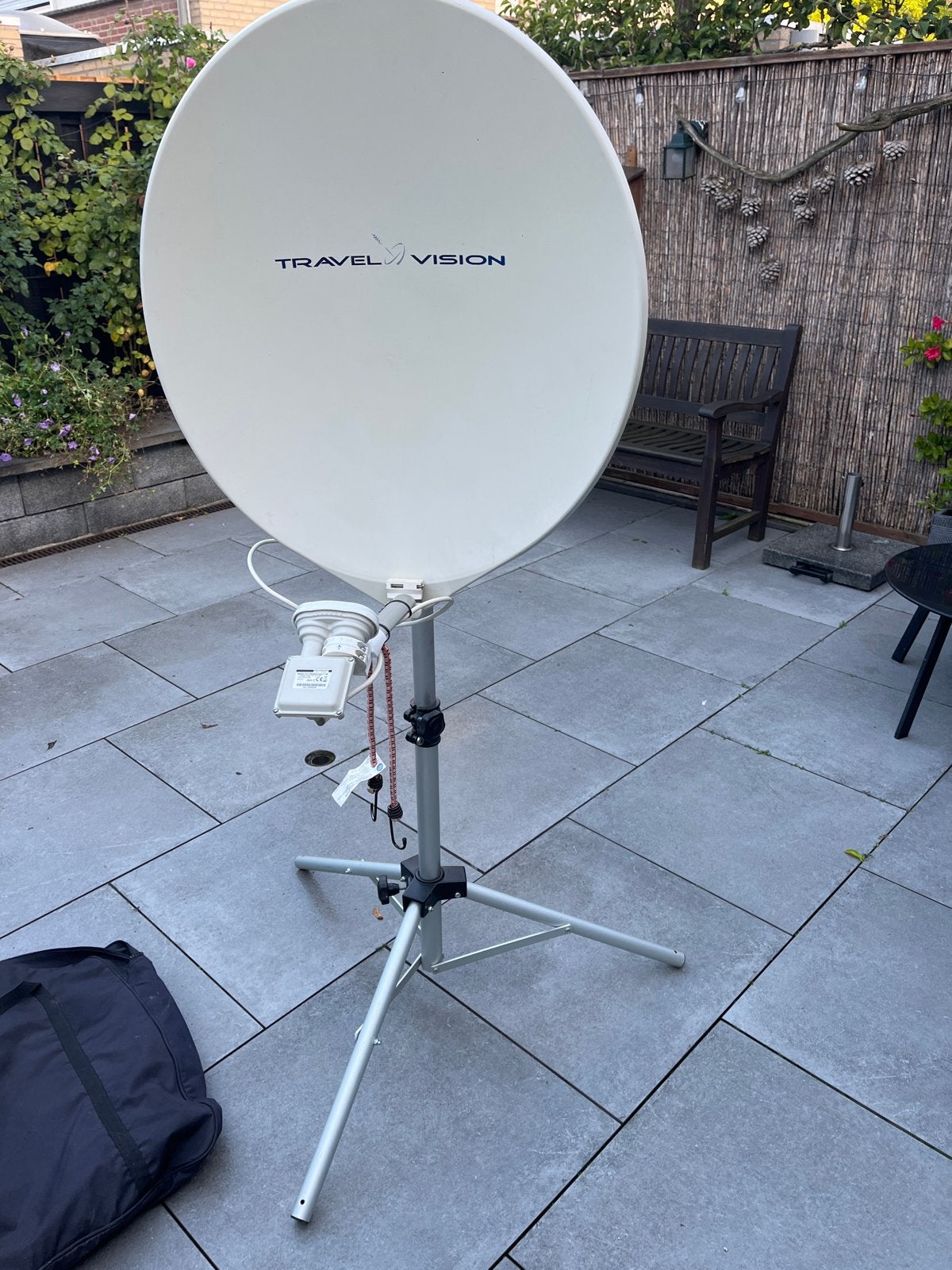 Travel Vision R6 Volautomatische Satelliet Schotelset, Ophalen, Zo goed als nieuw, (Schotel)antenne, Overige merken