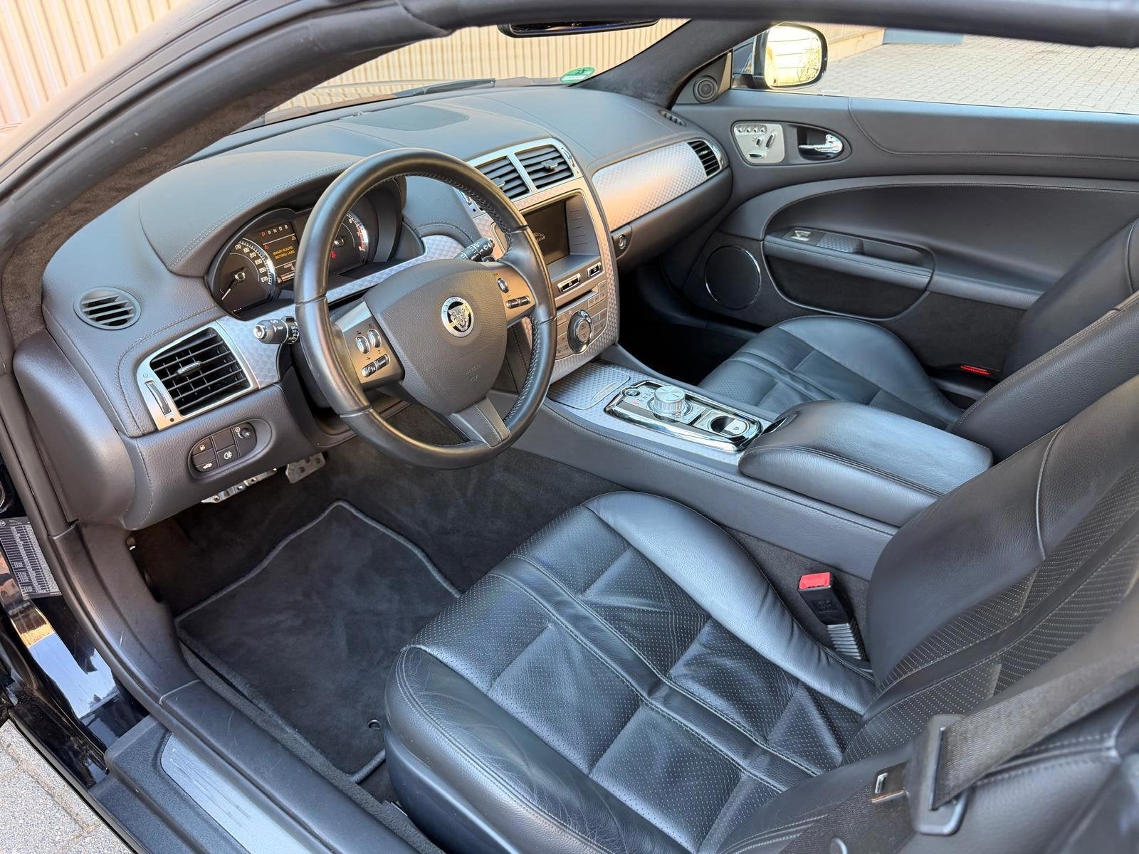 Jaguar XK 5.0 V8 Convertible Portfolio|Dealer Ond.|Leder|Nie, Auto's, Jaguar, Achterwielaandrijving, Cabriolet, Zwart, Leder
