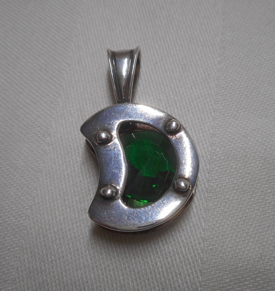 Zilveren aparte vintage hanger met groene steen nr.638, Verzenden, Zo goed als nieuw, Zilver, Zilver