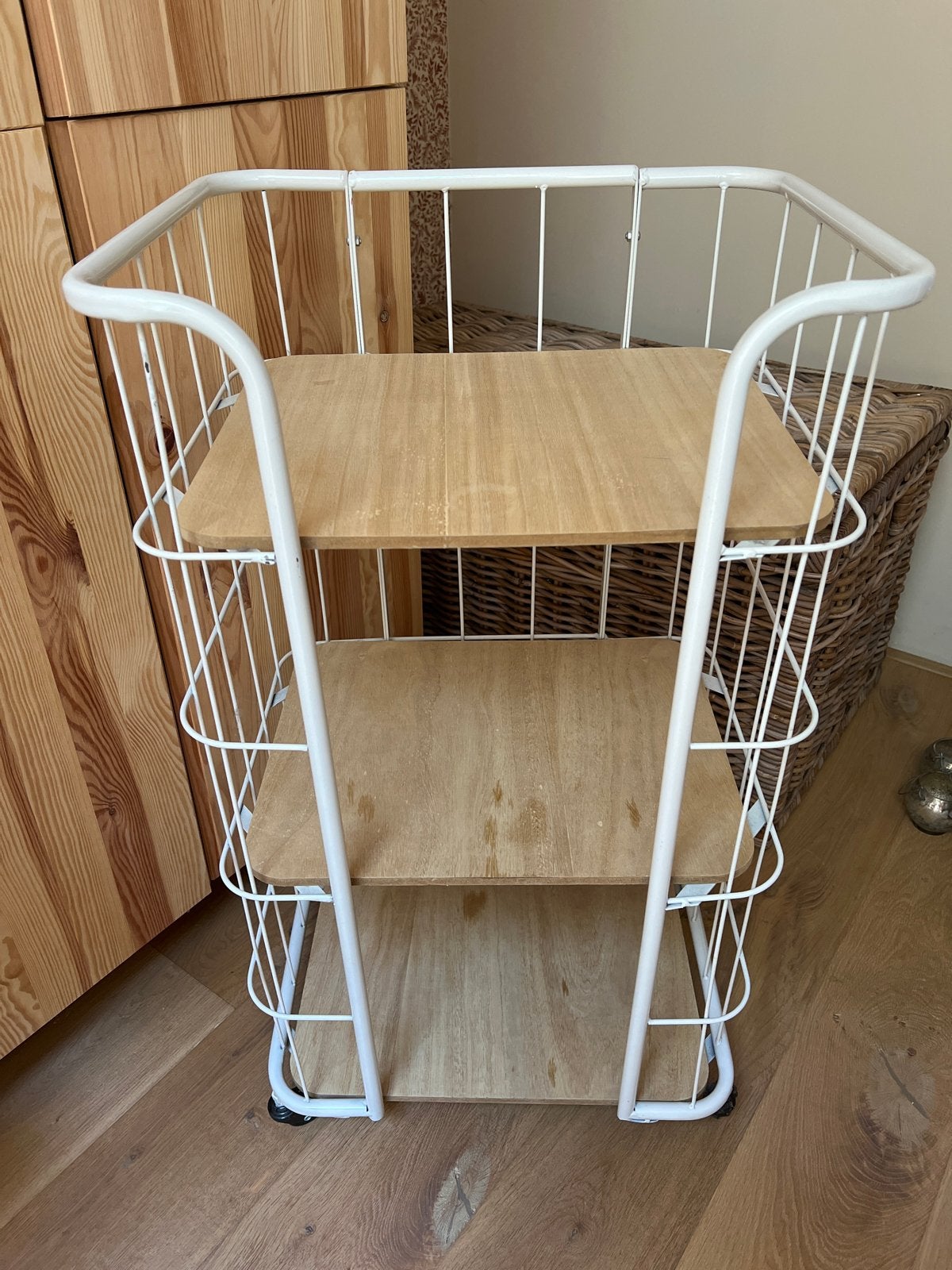 Verrijdbaar rek met 3 houten planken, Huis en Inrichting, Ophalen, Gebruikt