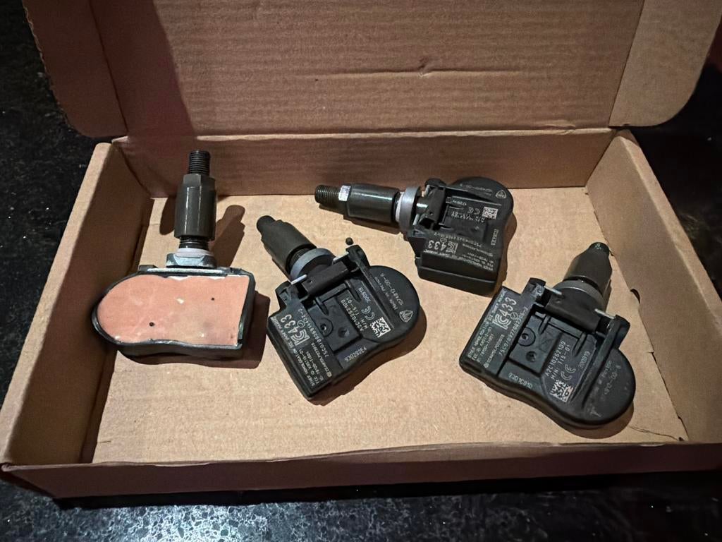 Tesla Model 3 Bandenspanning Sensoren 433Mhz 2019-2020, Ophalen of Verzenden, Gebruikt